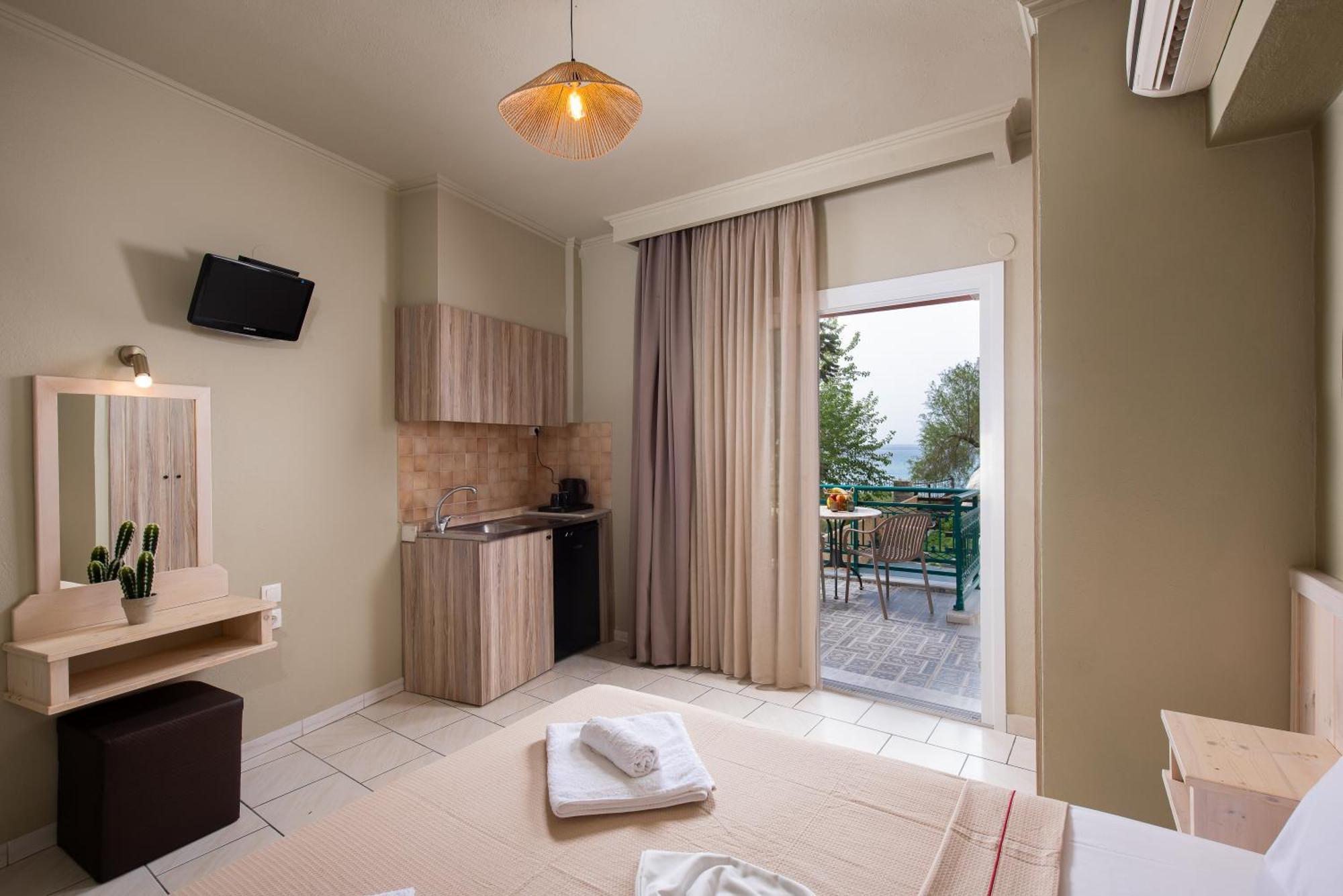 Castaway Suites - Studios Christos Limenaria  Dış mekan fotoğraf